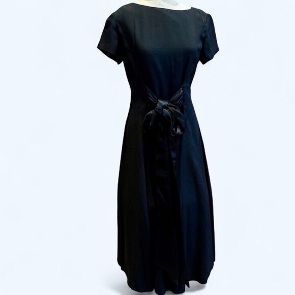 Vintage 1940s/50s Custom Matte Satin Hourglass Dress | Hollywood Event Piece. - Picture 4 of 10